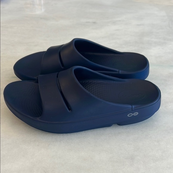 OOFOS Shoes - Women’s OOFOS OOAHH Post Run/Recovery Slide sandals- Navy blue Size 8